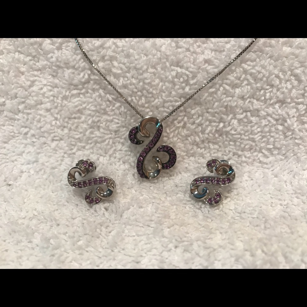 Necklace and earring set